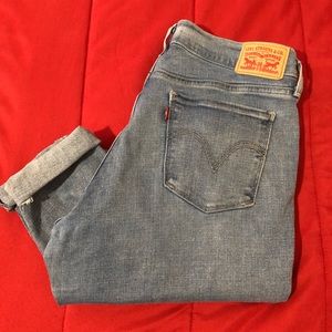 i’m selling these used, levi jeans! :)